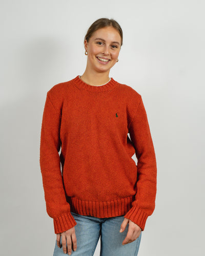 vrouw draagt vintage trui van Ralph Lauren